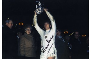 Martin Peters 8x12 Signed Spurs League Cup Photo!